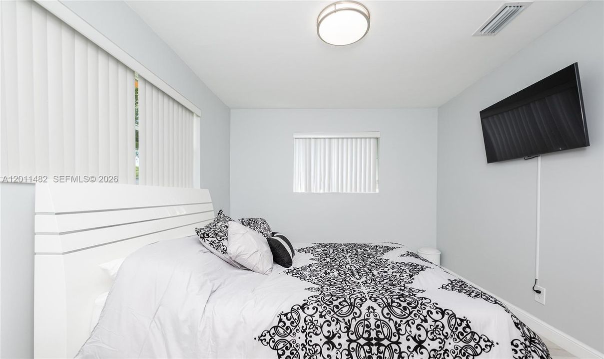 Recently Rented: $5,000 (3 beds, 2 baths, 1809 Square Feet)