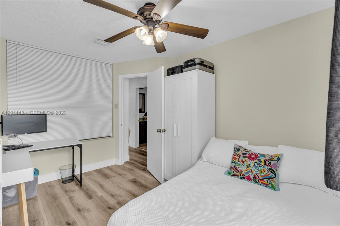 En Venta: $399,500 (3 camas, 2 baños, 1340 Pies cuadrados)