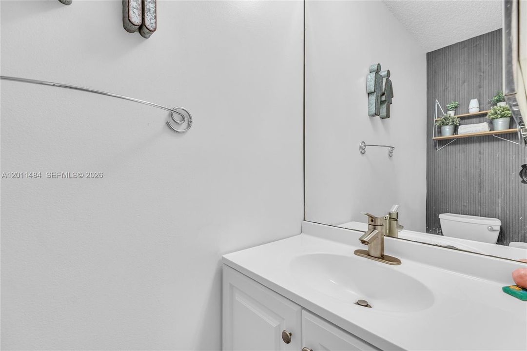 En Venta: $399,500 (3 camas, 2 baños, 1340 Pies cuadrados)