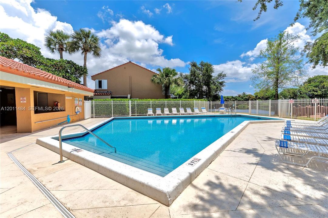 En Venta: $399,500 (3 camas, 2 baños, 1340 Pies cuadrados)