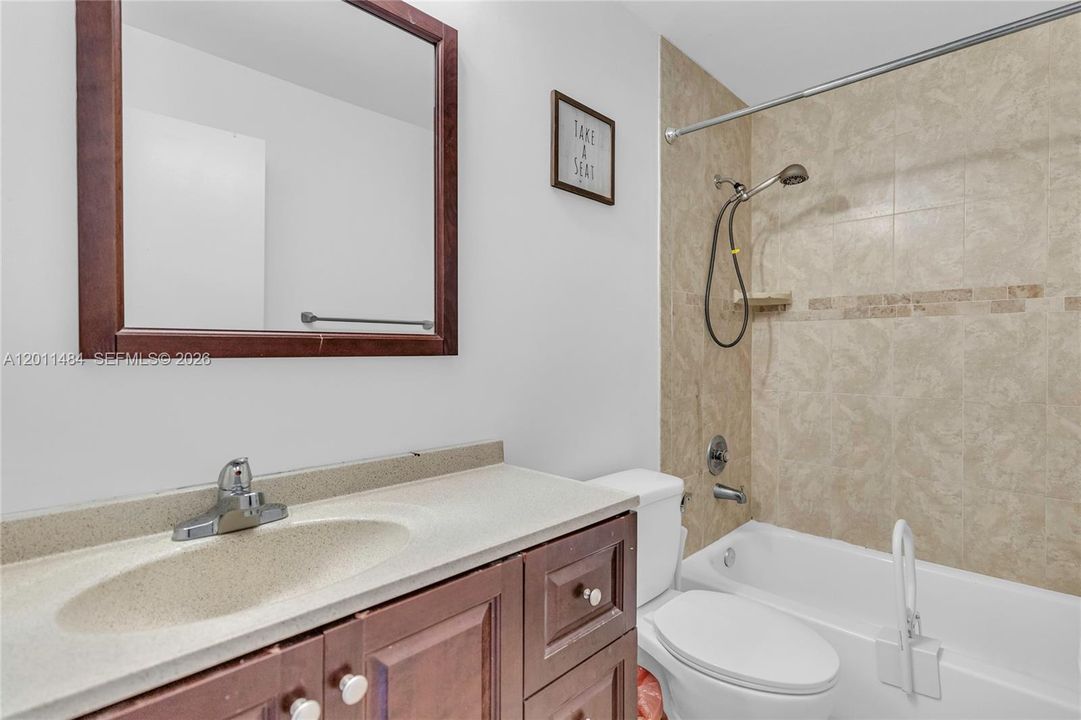 En Venta: $399,500 (3 camas, 2 baños, 1340 Pies cuadrados)