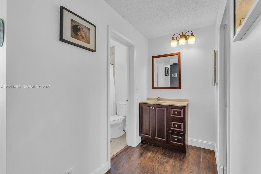 En Venta: $399,500 (3 camas, 2 baños, 1340 Pies cuadrados)
