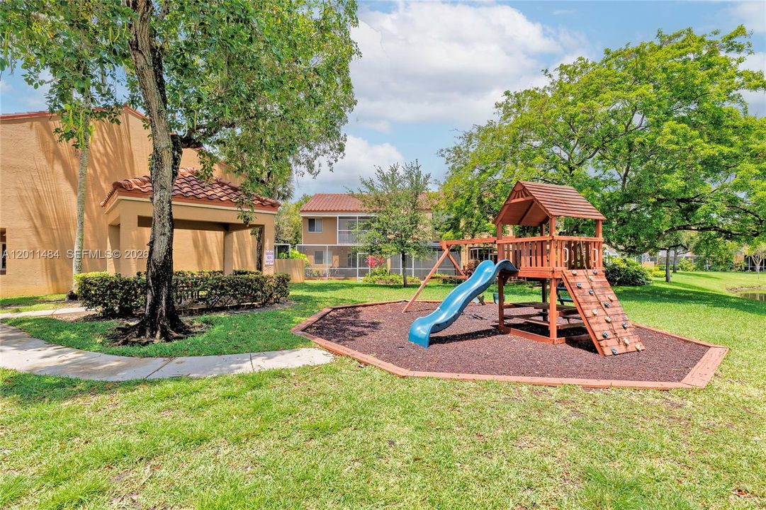 En Venta: $399,500 (3 camas, 2 baños, 1340 Pies cuadrados)