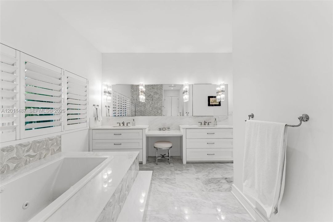 En Venta: $10,950,000 (5 camas, 4 baños, 5317 Pies cuadrados)