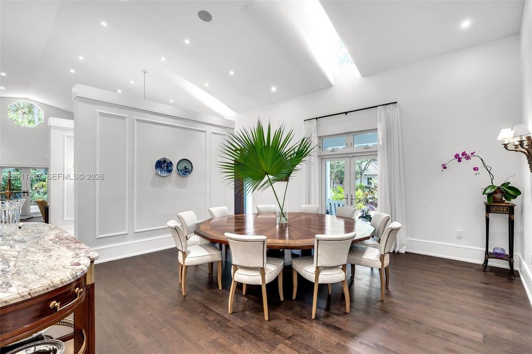 En Venta: $10,950,000 (5 camas, 4 baños, 5317 Pies cuadrados)
