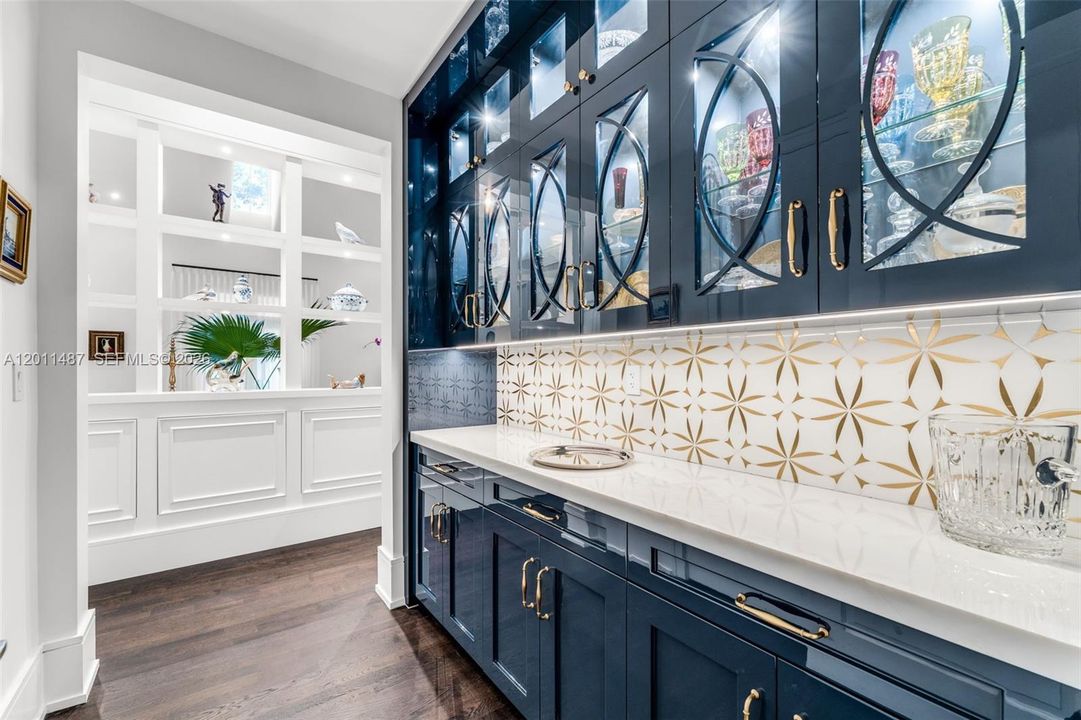 En Venta: $10,950,000 (5 camas, 4 baños, 5317 Pies cuadrados)