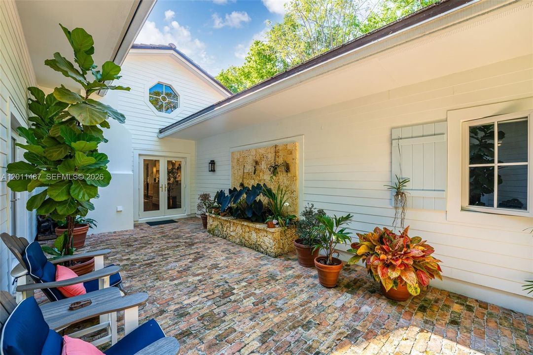 En Venta: $10,950,000 (5 camas, 4 baños, 5317 Pies cuadrados)
