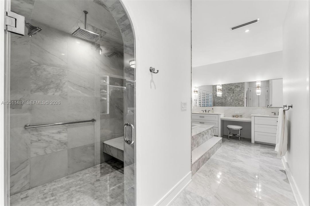 En Venta: $10,950,000 (5 camas, 4 baños, 5317 Pies cuadrados)