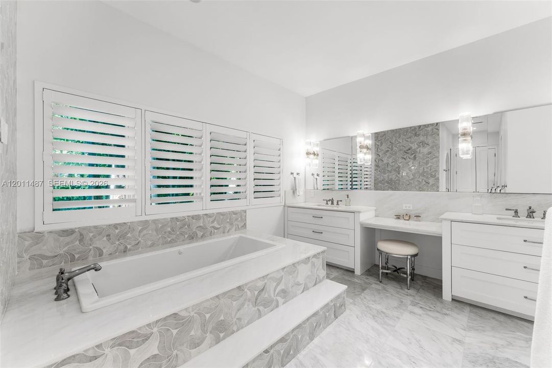 En Venta: $10,950,000 (5 camas, 4 baños, 5317 Pies cuadrados)