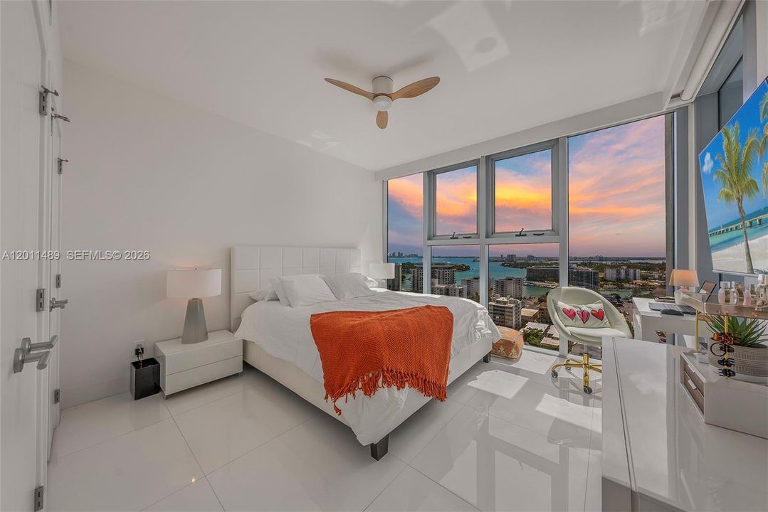 For Sale: $850,000 (1 beds, 1 baths, 820 Square Feet)