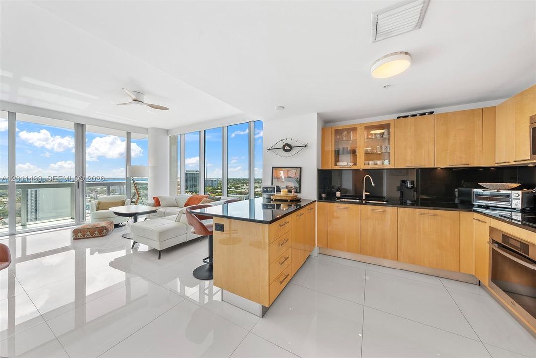 For Sale: $850,000 (1 beds, 1 baths, 820 Square Feet)