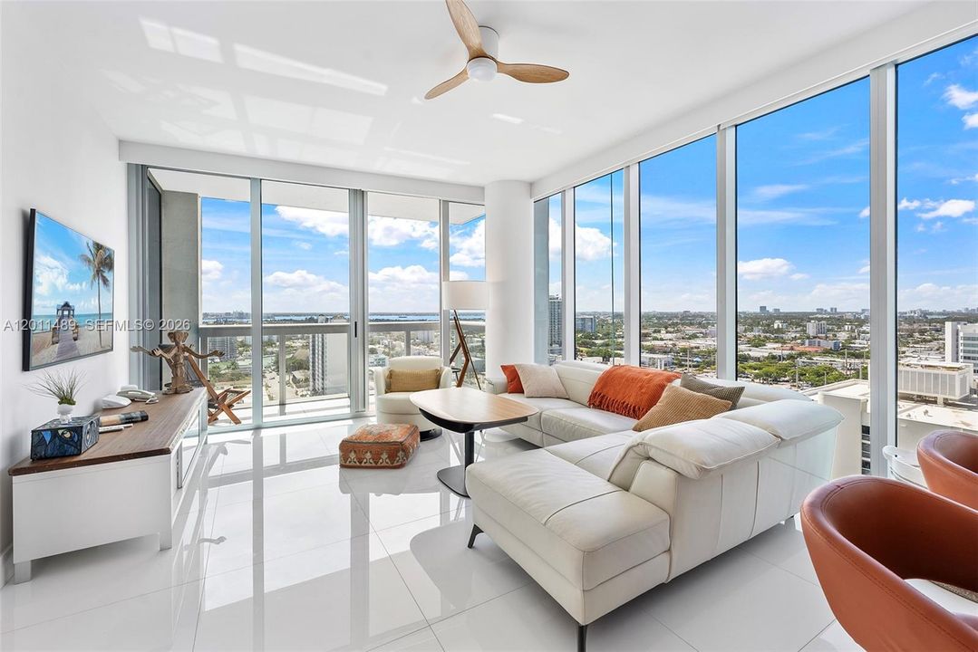 For Sale: $850,000 (1 beds, 1 baths, 820 Square Feet)