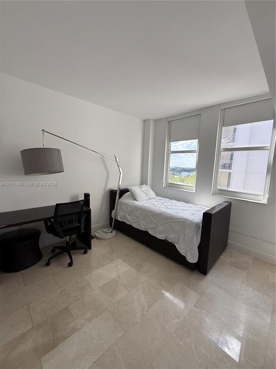 For Sale: $585,000 (2 beds, 2 baths, 970 Square Feet)