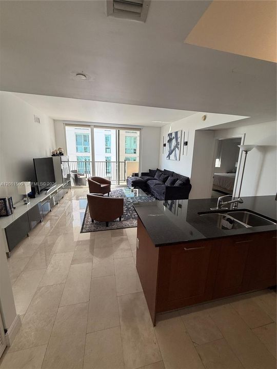 For Sale: $585,000 (2 beds, 2 baths, 970 Square Feet)