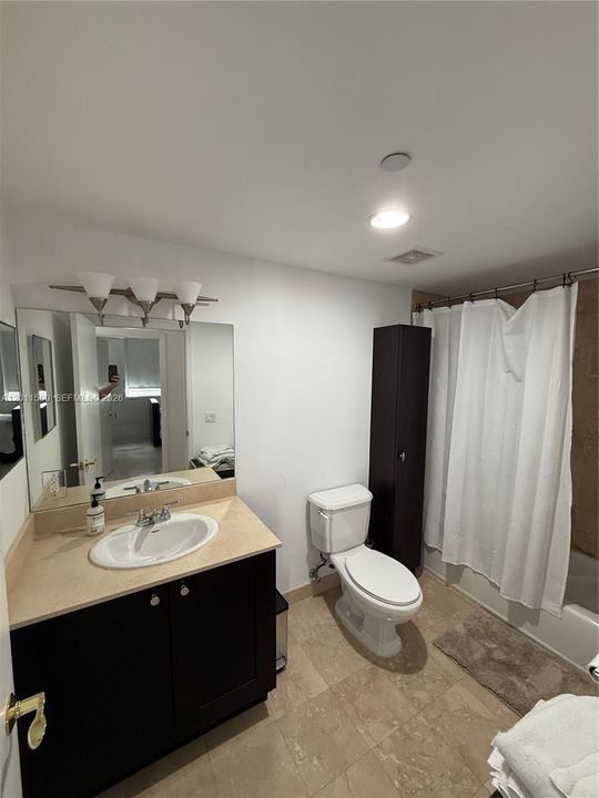 For Sale: $585,000 (2 beds, 2 baths, 970 Square Feet)