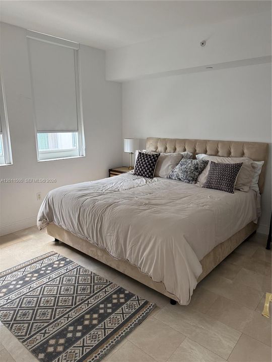 For Sale: $585,000 (2 beds, 2 baths, 970 Square Feet)