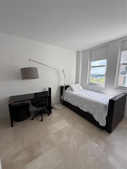 For Sale: $585,000 (2 beds, 2 baths, 970 Square Feet)