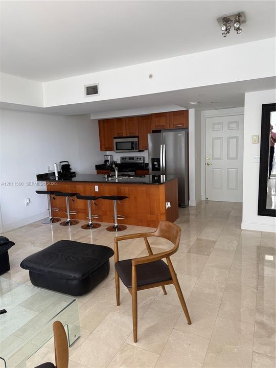 For Sale: $585,000 (2 beds, 2 baths, 970 Square Feet)