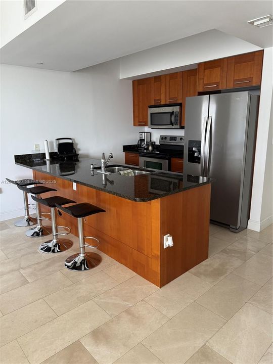 For Sale: $585,000 (2 beds, 2 baths, 970 Square Feet)