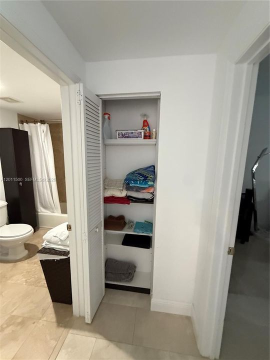 For Sale: $585,000 (2 beds, 2 baths, 970 Square Feet)