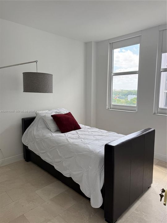 For Sale: $585,000 (2 beds, 2 baths, 970 Square Feet)