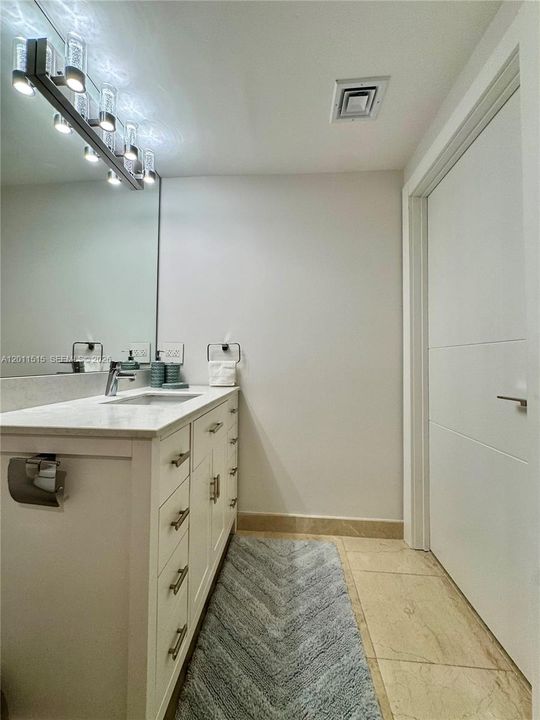 Activo con contrato: $5,900 (3 camas, 2 baños, 1447 Pies cuadrados)