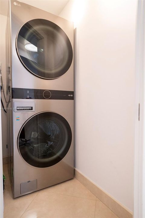 Activo con contrato: $5,900 (3 camas, 2 baños, 1447 Pies cuadrados)
