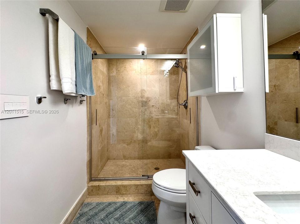 Activo con contrato: $5,900 (3 camas, 2 baños, 1447 Pies cuadrados)