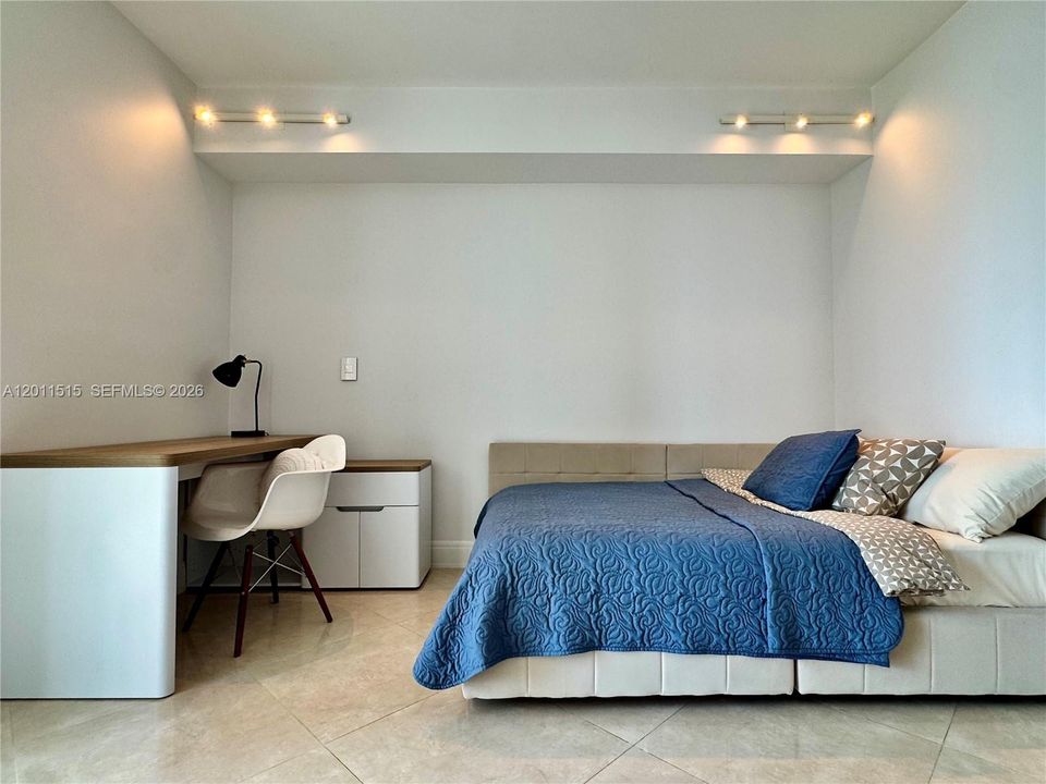 Activo con contrato: $5,900 (3 camas, 2 baños, 1447 Pies cuadrados)