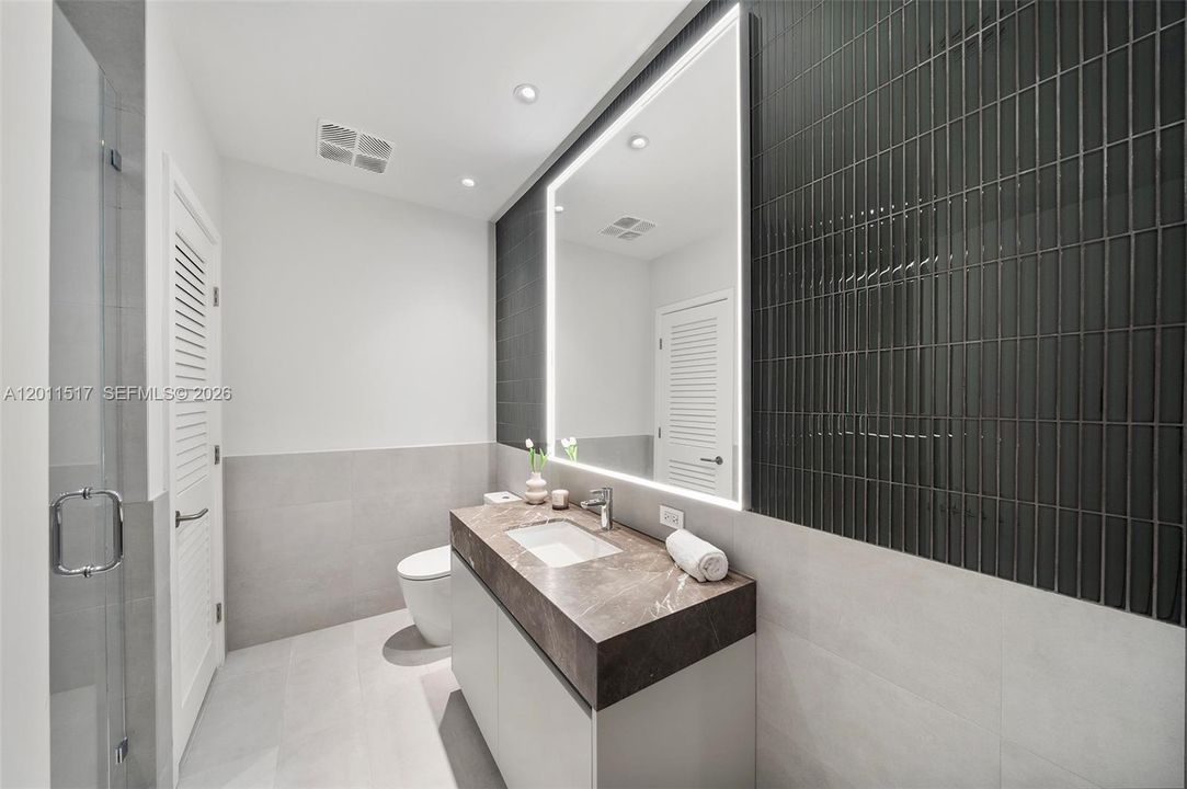 For Sale: $1,026,800 (1 beds, 2 baths, 1075 Square Feet)
