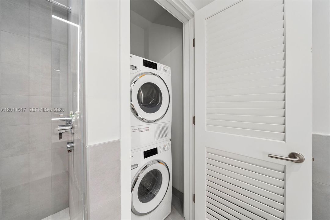 For Sale: $1,026,800 (1 beds, 2 baths, 1075 Square Feet)