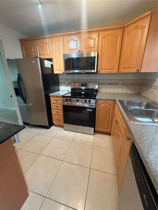 En Venta: $220,000 (2 camas, 2 baños, 990 Pies cuadrados)