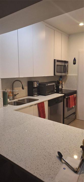 For Rent: $4,200 (4 beds, 3 baths, 2099 Square Feet)