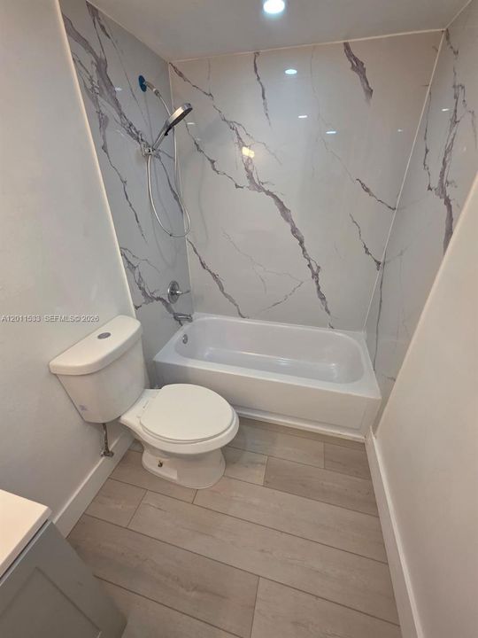 На продажу: $150,000 (2 спален, 1 ванн, 590 Квадратных фут)