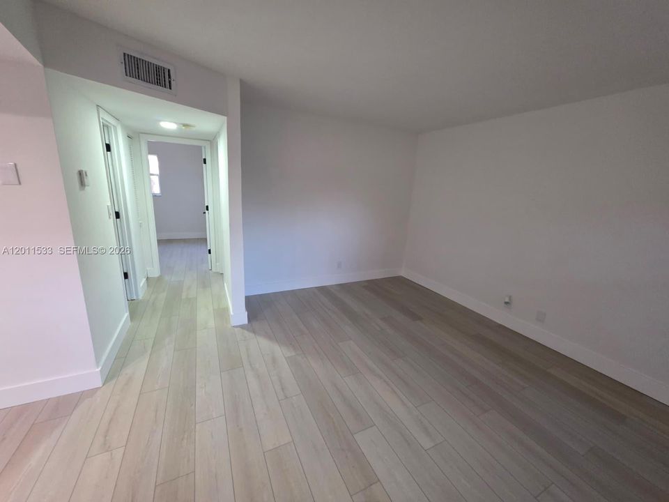 На продажу: $150,000 (2 спален, 1 ванн, 590 Квадратных фут)