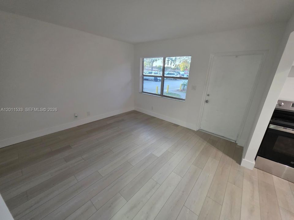 На продажу: $150,000 (2 спален, 1 ванн, 590 Квадратных фут)