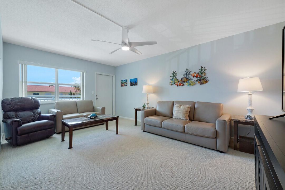 01-Interior-37-Yacht-Club-Dr-202