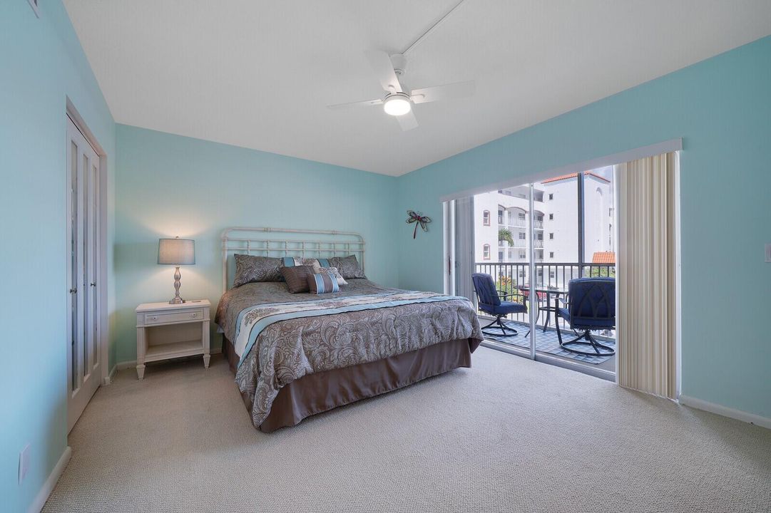 12-Interior-37-Yacht-Club-Dr-202