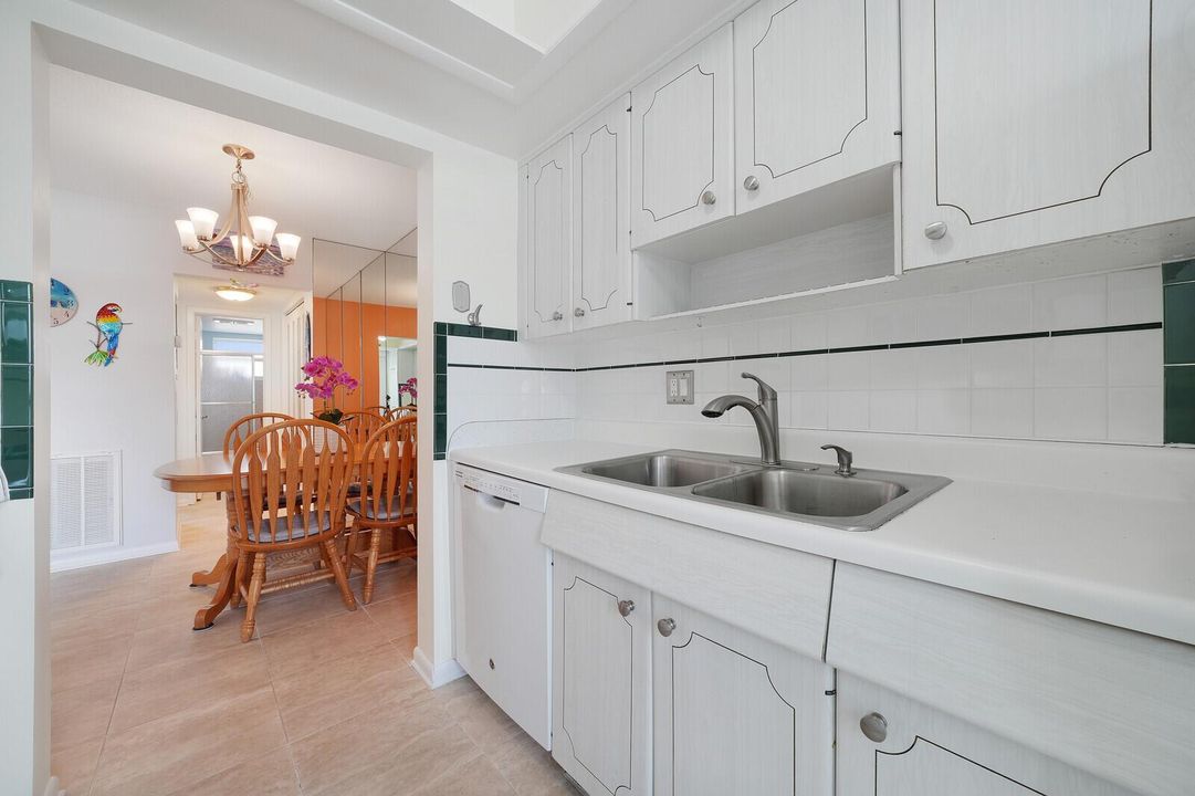 11-Interior-37-Yacht-Club-Dr-202