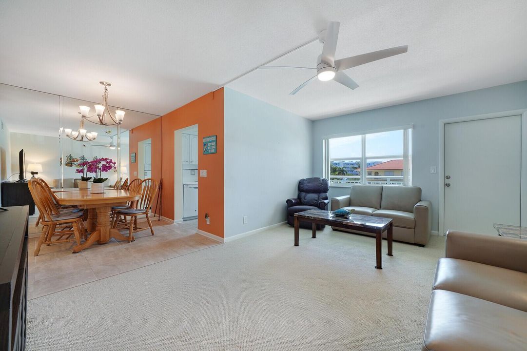 02-Interior-37-Yacht-Club-Dr-202