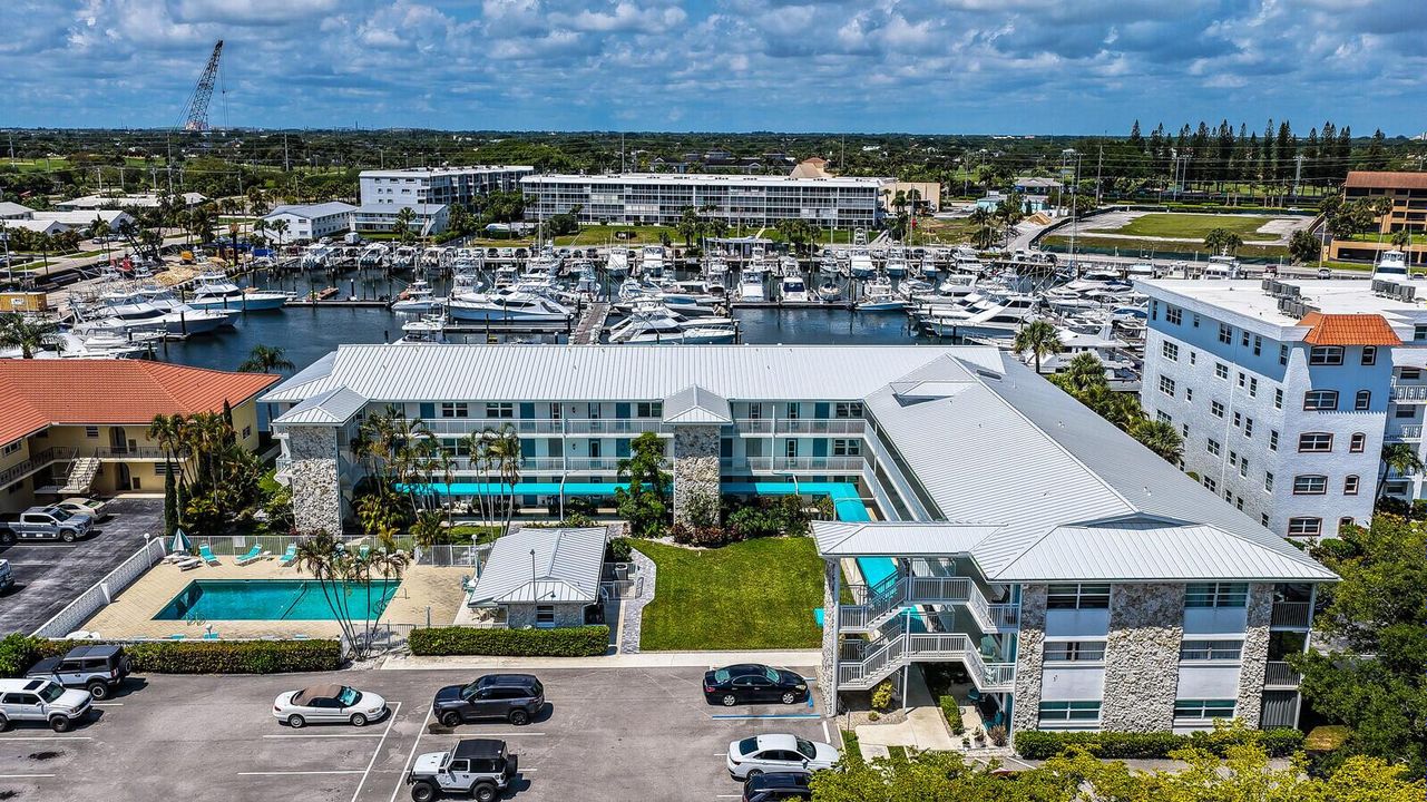 30-37-Yacht-Club-Dr-202