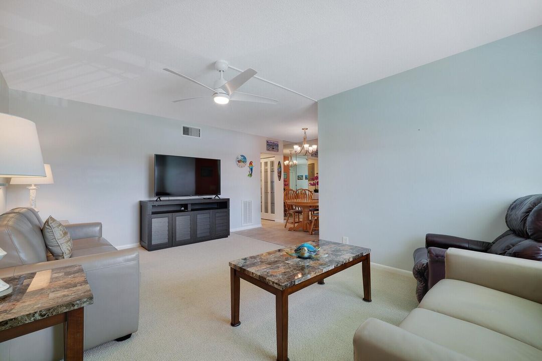 03-Interior-37-Yacht-Club-Dr-202