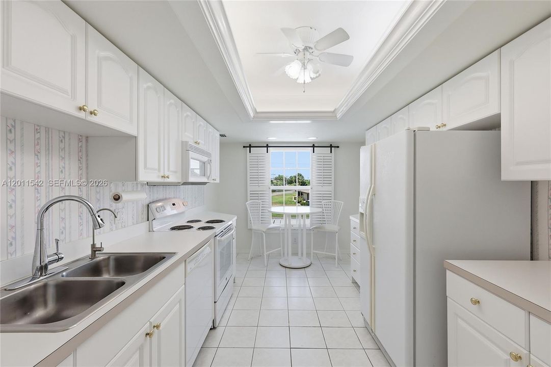 For Sale: $230,000 (2 beds, 2 baths, 1095 Square Feet)