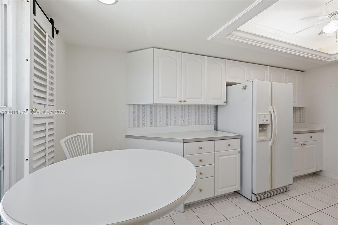 For Sale: $230,000 (2 beds, 2 baths, 1095 Square Feet)
