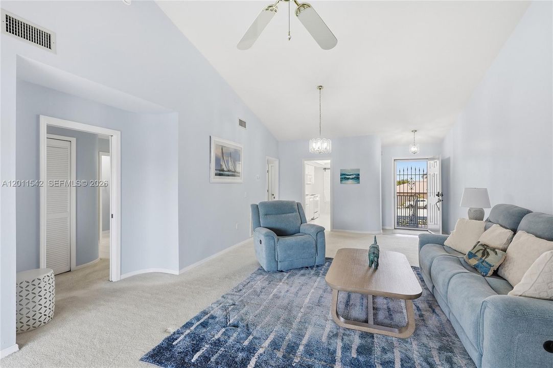 For Sale: $230,000 (2 beds, 2 baths, 1095 Square Feet)