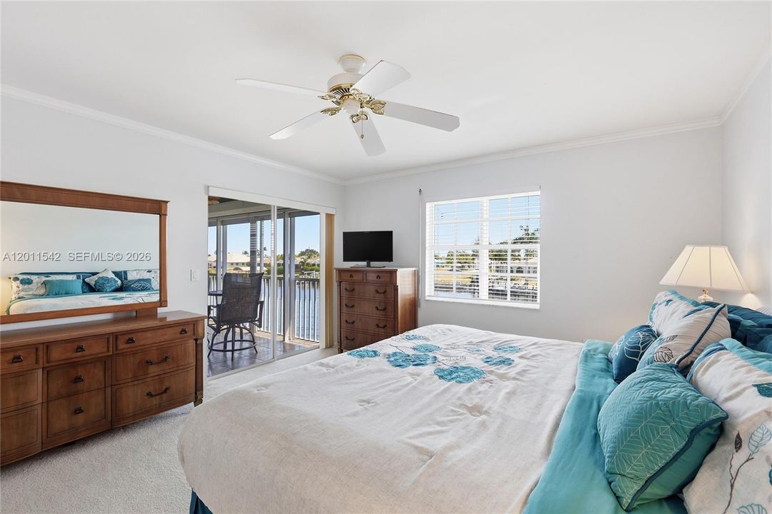 For Sale: $230,000 (2 beds, 2 baths, 1095 Square Feet)