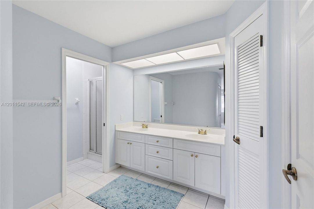 For Sale: $230,000 (2 beds, 2 baths, 1095 Square Feet)