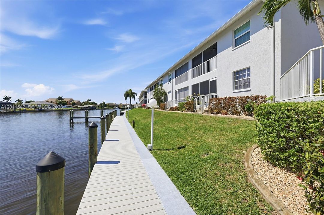 For Sale: $230,000 (2 beds, 2 baths, 1095 Square Feet)