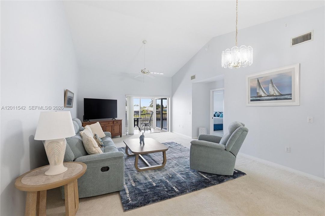For Sale: $230,000 (2 beds, 2 baths, 1095 Square Feet)