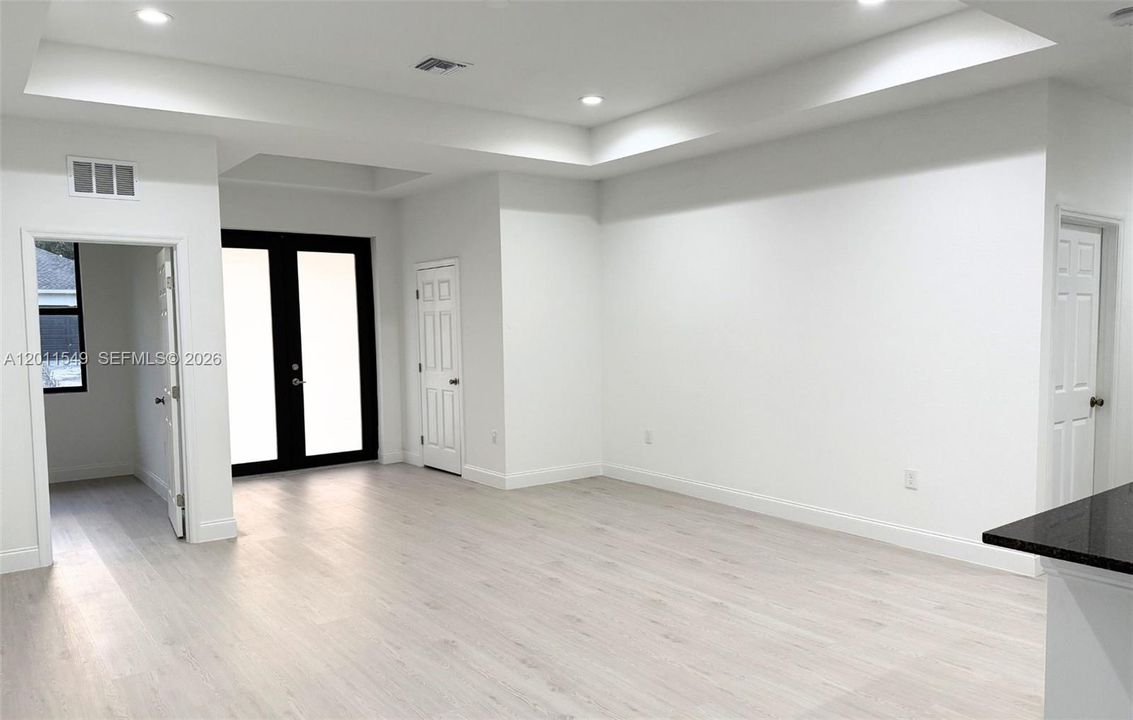 En Venta: $350,000 (3 camas, 2 baños, 1638 Pies cuadrados)